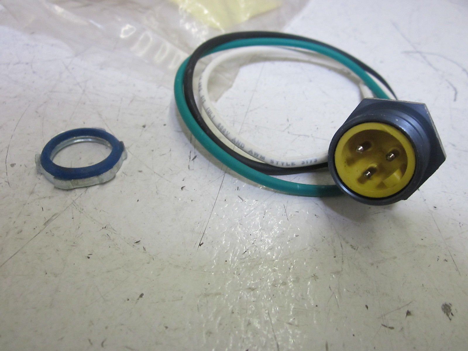 TPC WIRE & CABLE 83300 MALE RECEPTACLE 3P MALE RECEPTACLE *NEW IN A BAG*