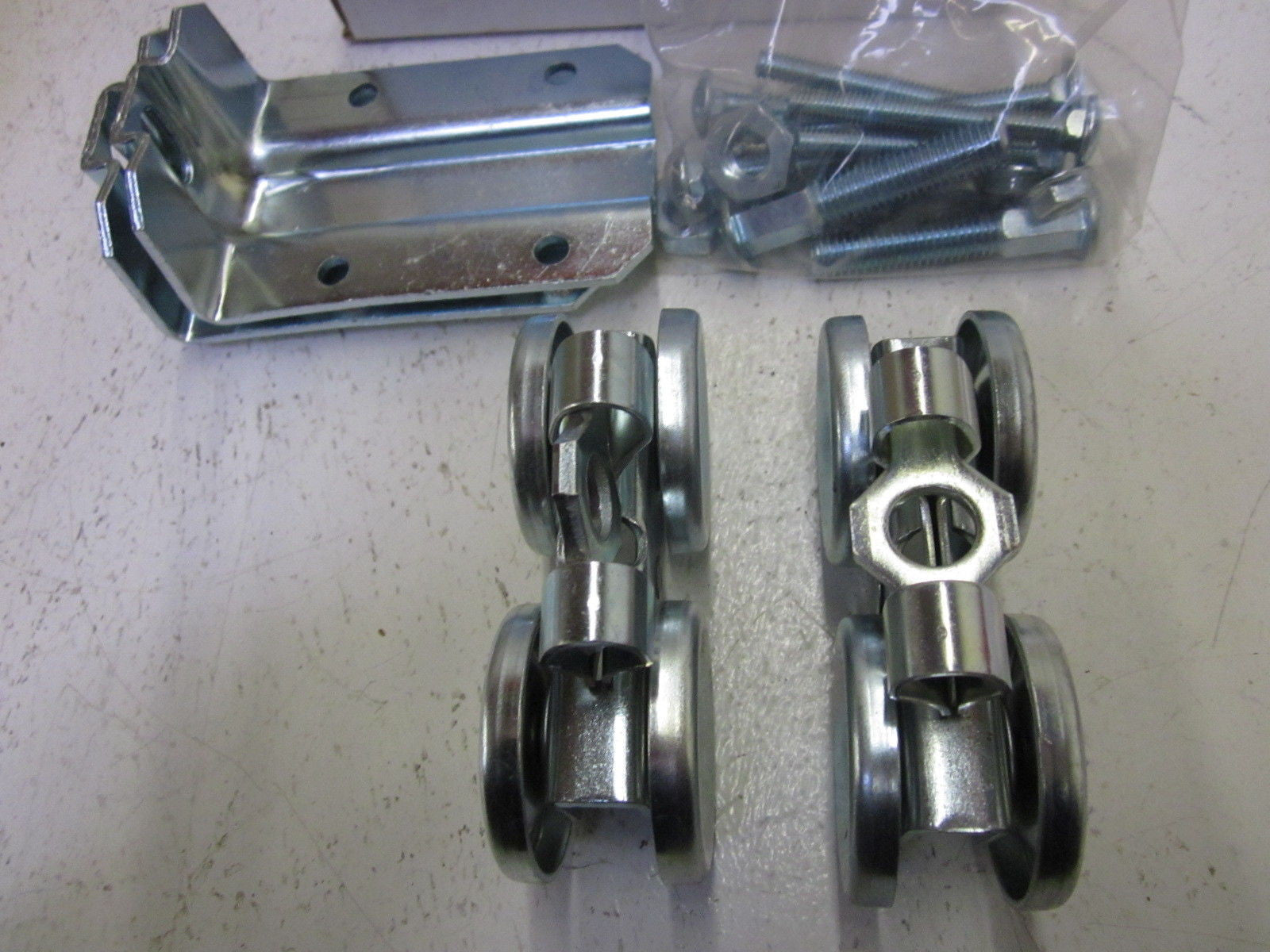TRHB PR SQ RB TROLLY HINGED *NEW IN BOX*