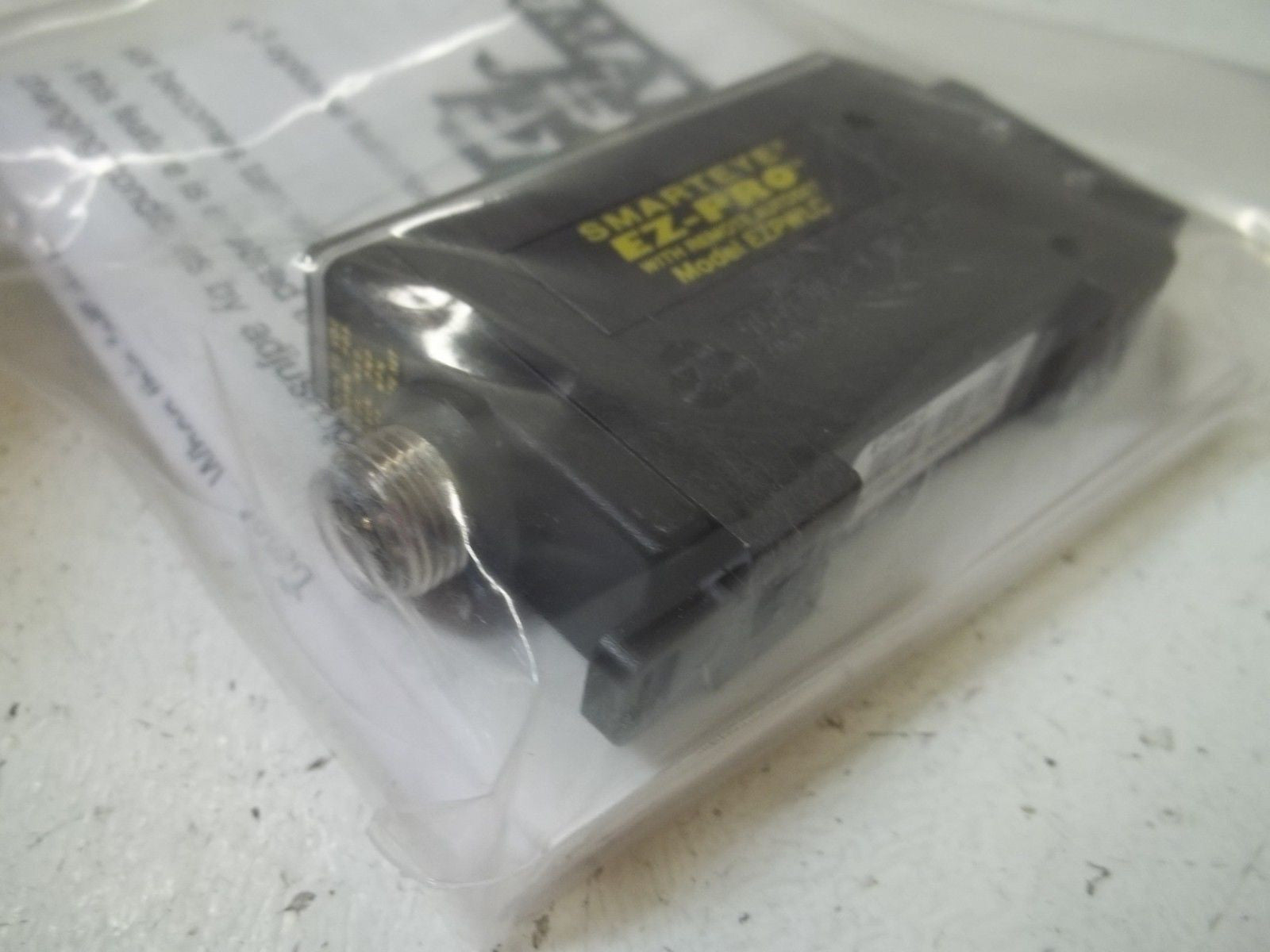 TRI-TRONICS EZPWLCF4 PHOTOELECTRIC SENSORS AND CONTROLS *NEW IN BOX*