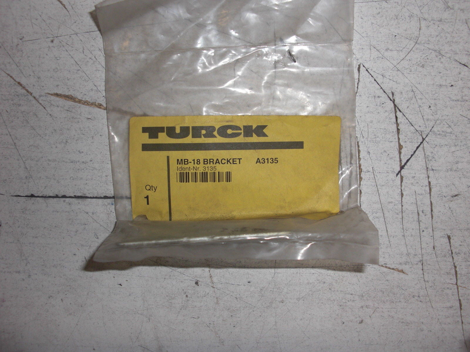 TURCK MB-18 BRACKET A3135 *NEW*