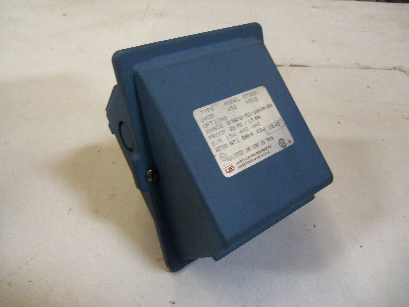UE CONTROLS CO. PRESSURE SWITCH J400-452-9518 *NEW NO BOX*