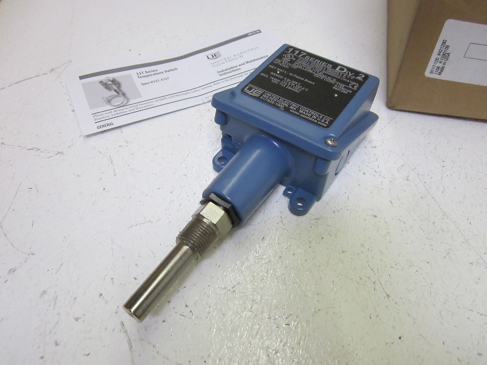 UNITED ELECTRIC B117-120 TEMPERATURE CONTROL  0-225 F *NEW IN BOX*