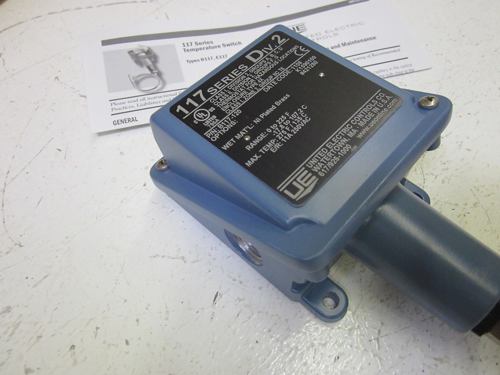 UNITED ELECTRIC B117-120 TEMPERATURE CONTROL  0-225 F *NEW IN BOX*