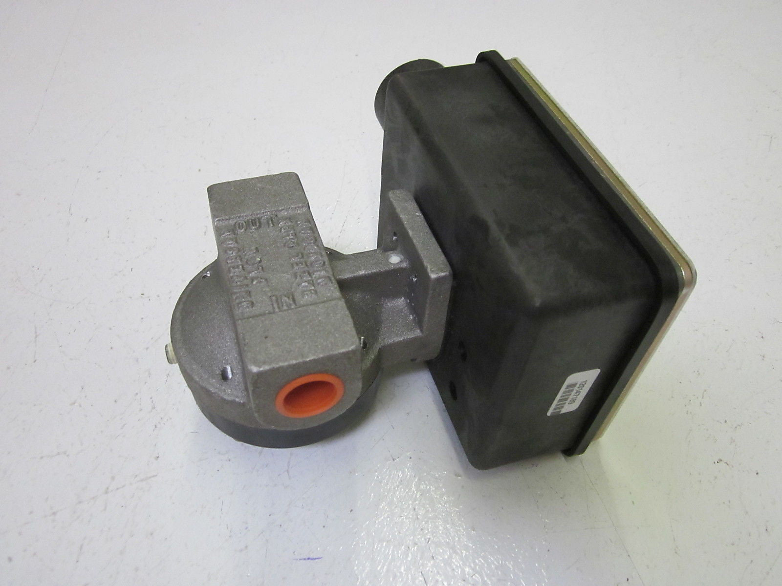 UNIVERSAL FLOW MONITORS SN-ASB2GM-4-500V.9-A1WR FLOW METER *USED*