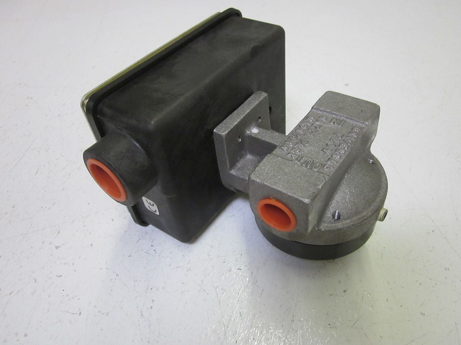 UNIVERSAL FLOW MONITORS SN-ASB2GM-4-500V.9-A1WR FLOW METER *USED*