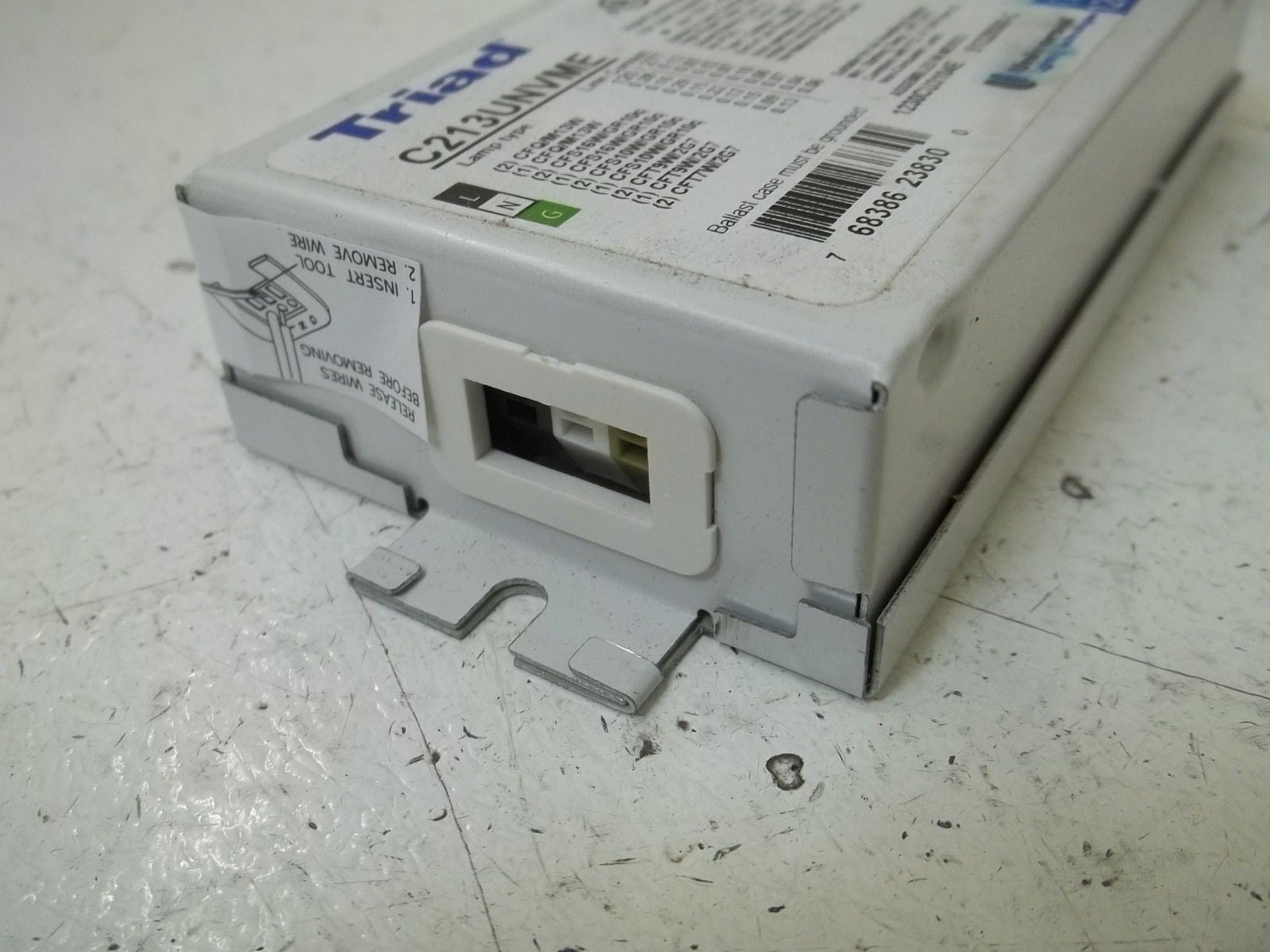UNIVERSAL LIGHTING TECHNOLOGIES C213UNVME ELECTRONIC BALLAST *NEW IN BOX*