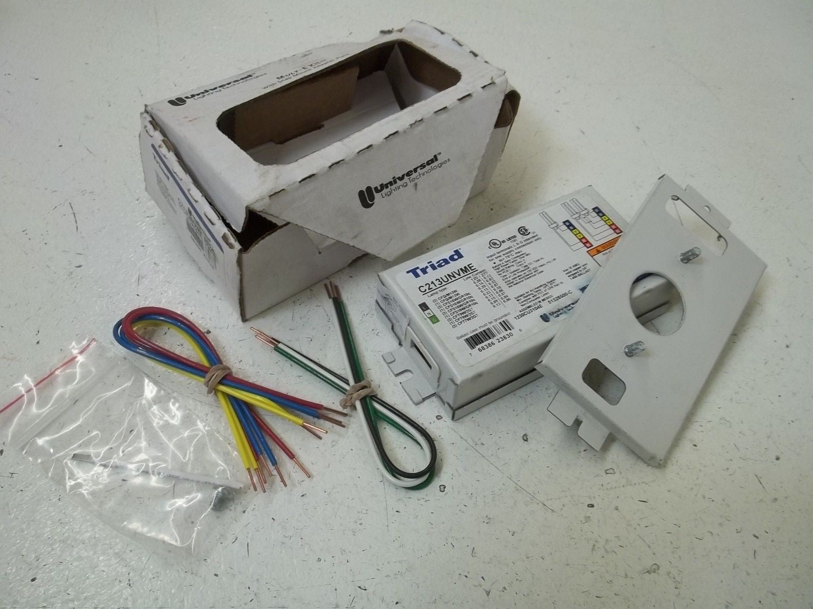 UNIVERSAL LIGHTING TECHNOLOGIES C213UNVME ELECTRONIC BALLAST *NEW IN BOX*