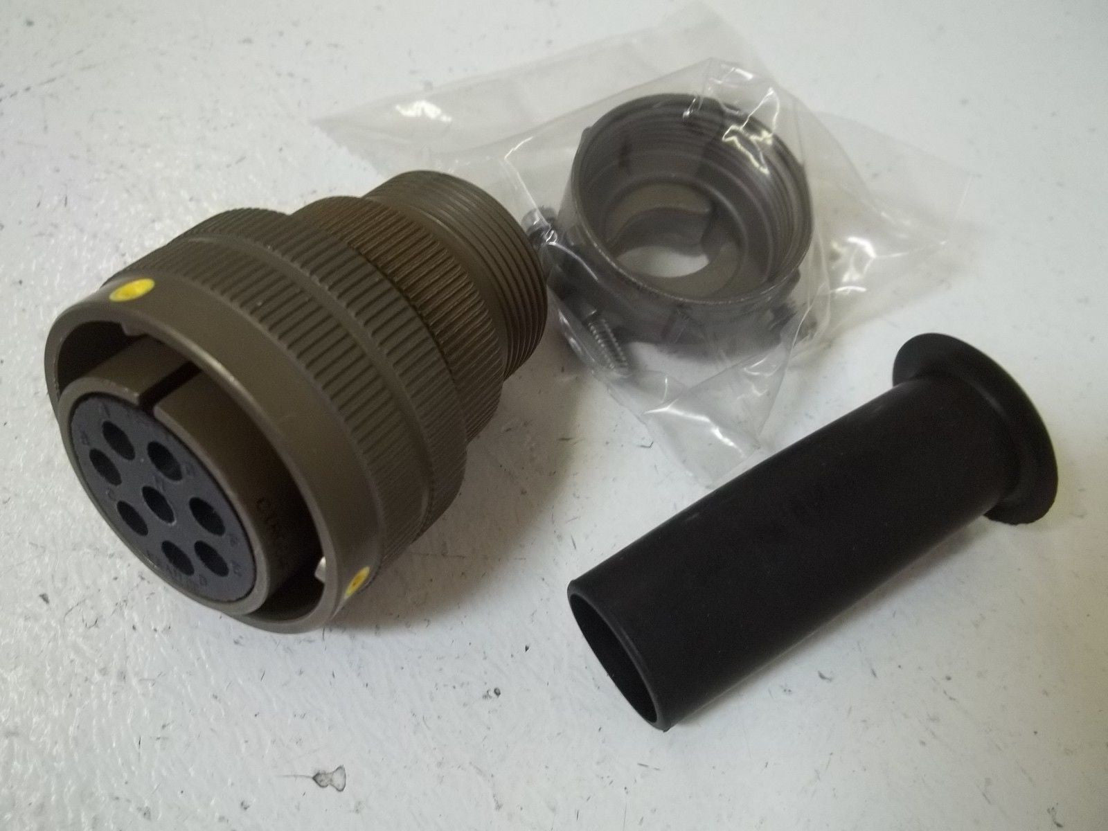 VEAM CIR06AF-22-23S CONNECTOR *NEW NO BOX*