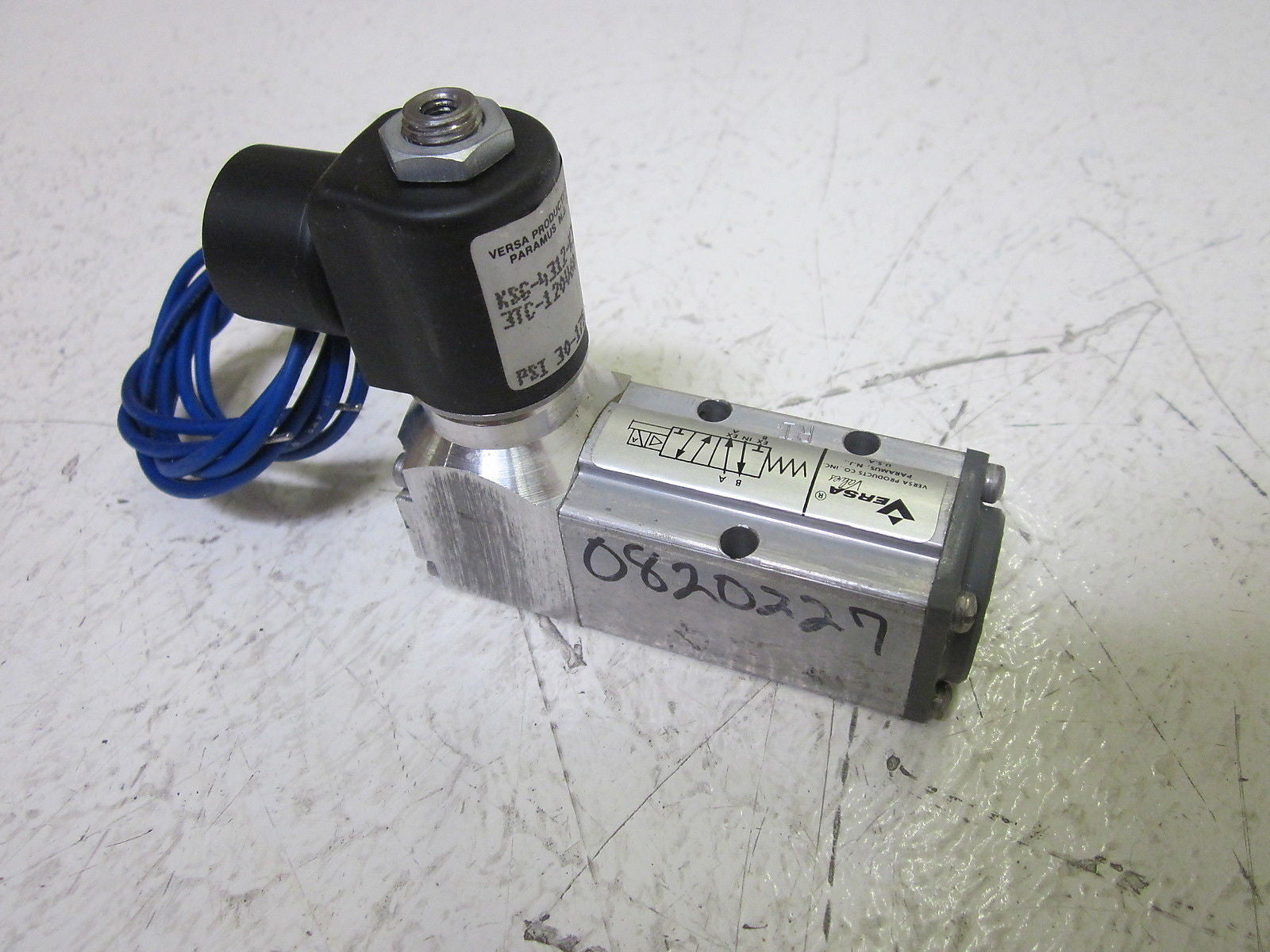 VERSA KSG-4312-K30-3TC-120V VALVE   *USED*