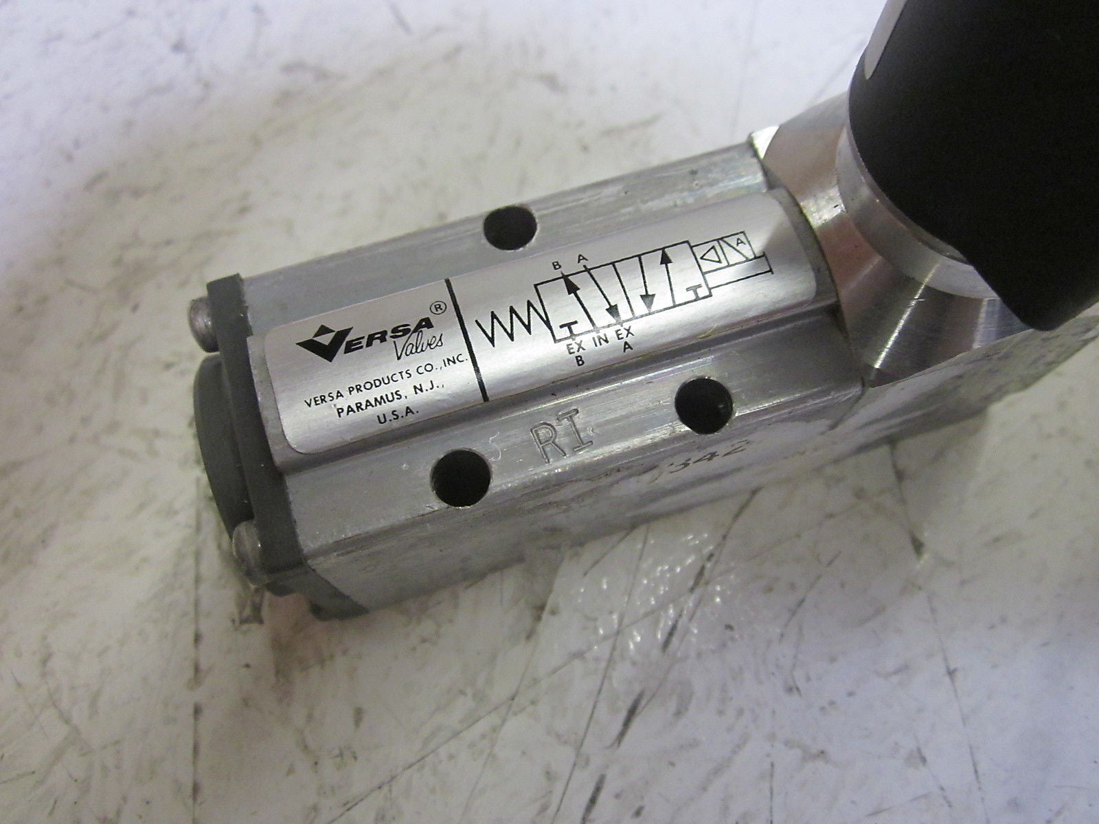 VERSA KSG-4312-K30-3TC-120V VALVE   *USED*