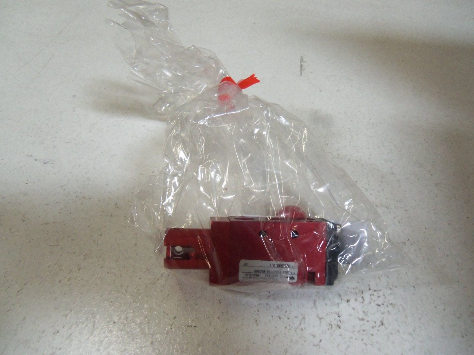 VERSA VALVES CUSTOM ASSEMBLY CUST-C5S-F154-B00300 *NEW IN BOX*