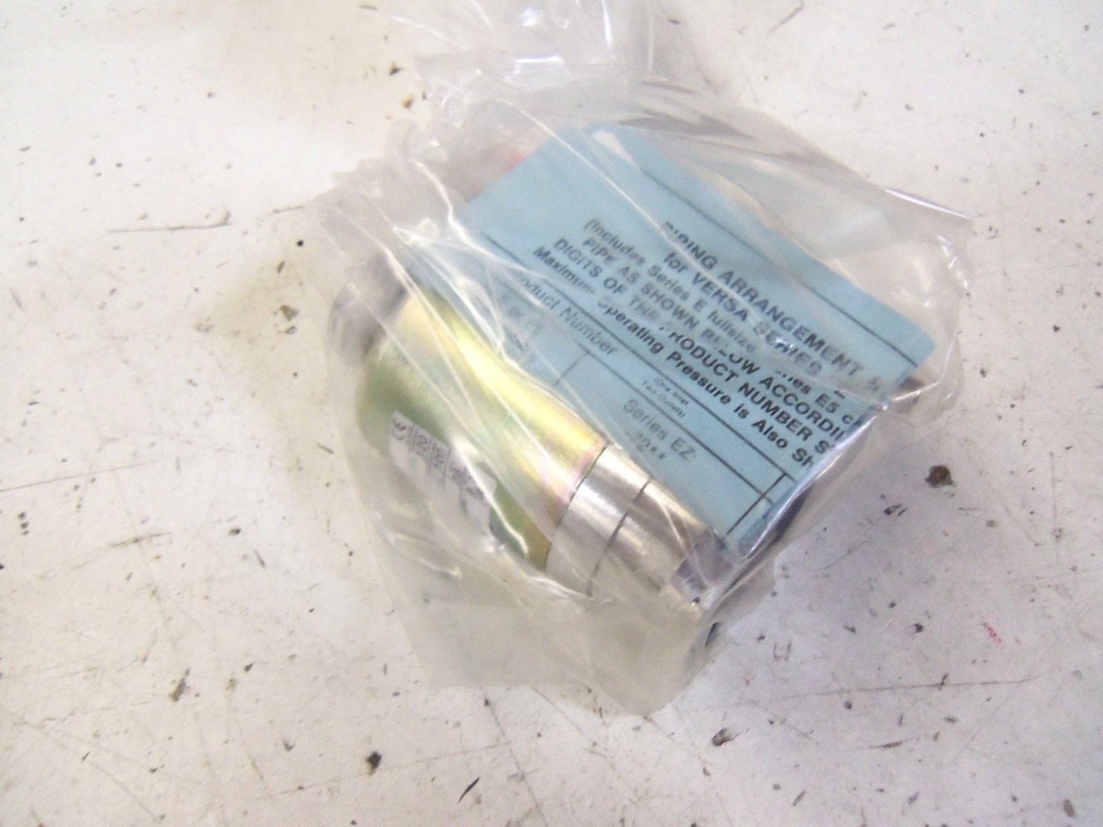 VERSA VALVES ESM-3012-86-M5R-P-Z-3-A120 *NEW IN BOX*
