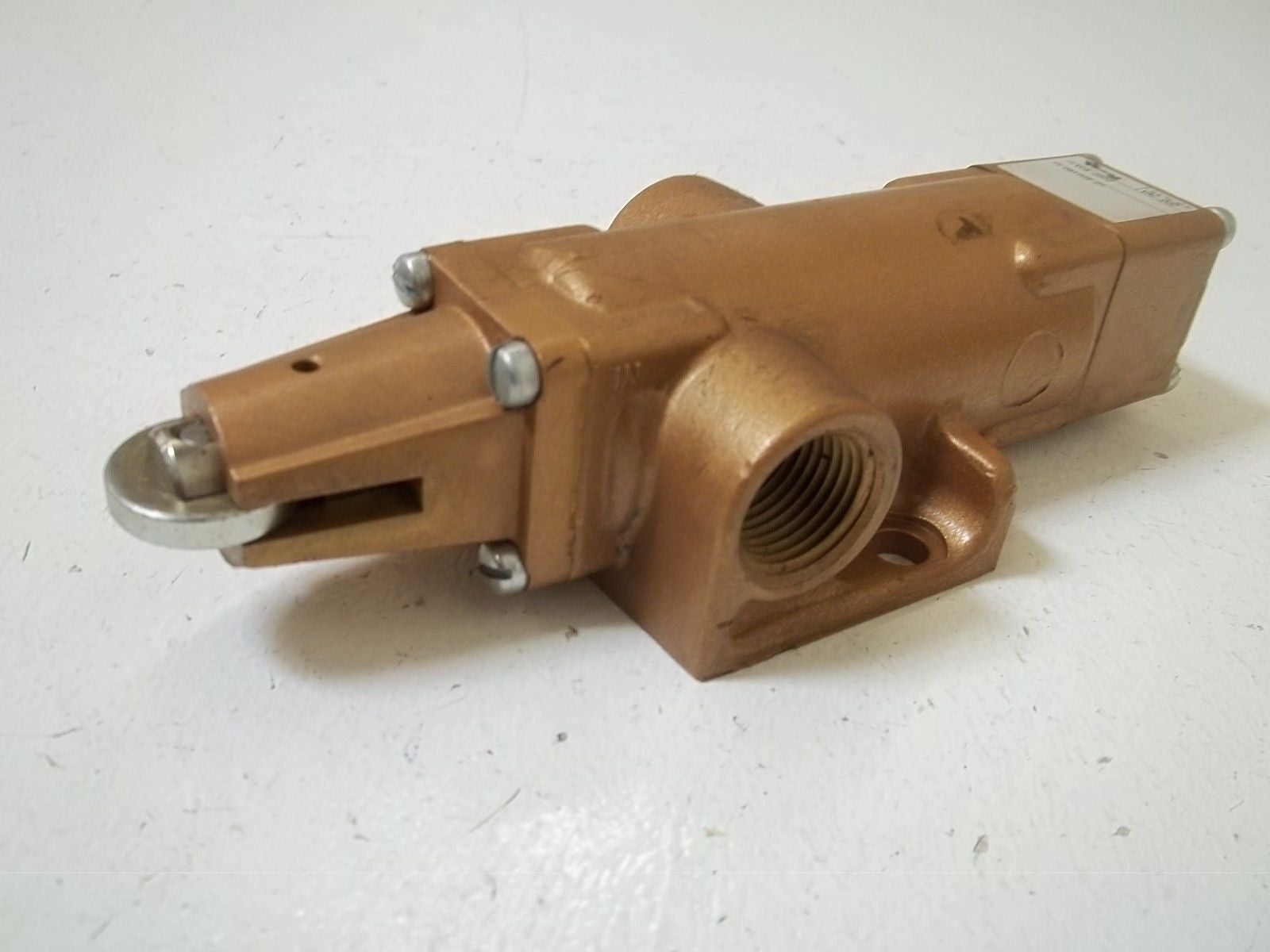 VERSA VALVE VCS-2502 VALVE *NEW*