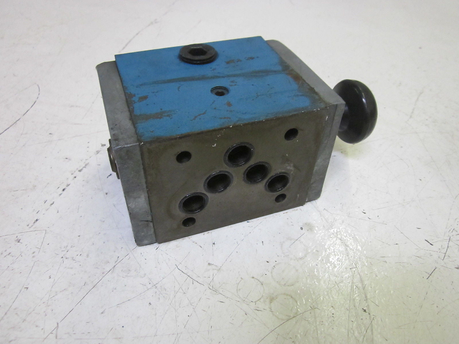 VICKERS 358017 F3 DG1S2 012N 50 DIRECTIONAL VALVE *USED*