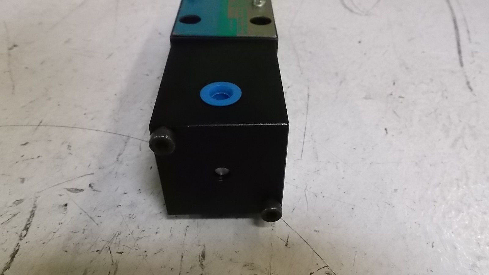 VICKERS DG18V-3-0C-P-60 VALVE *NEW NO BOX*