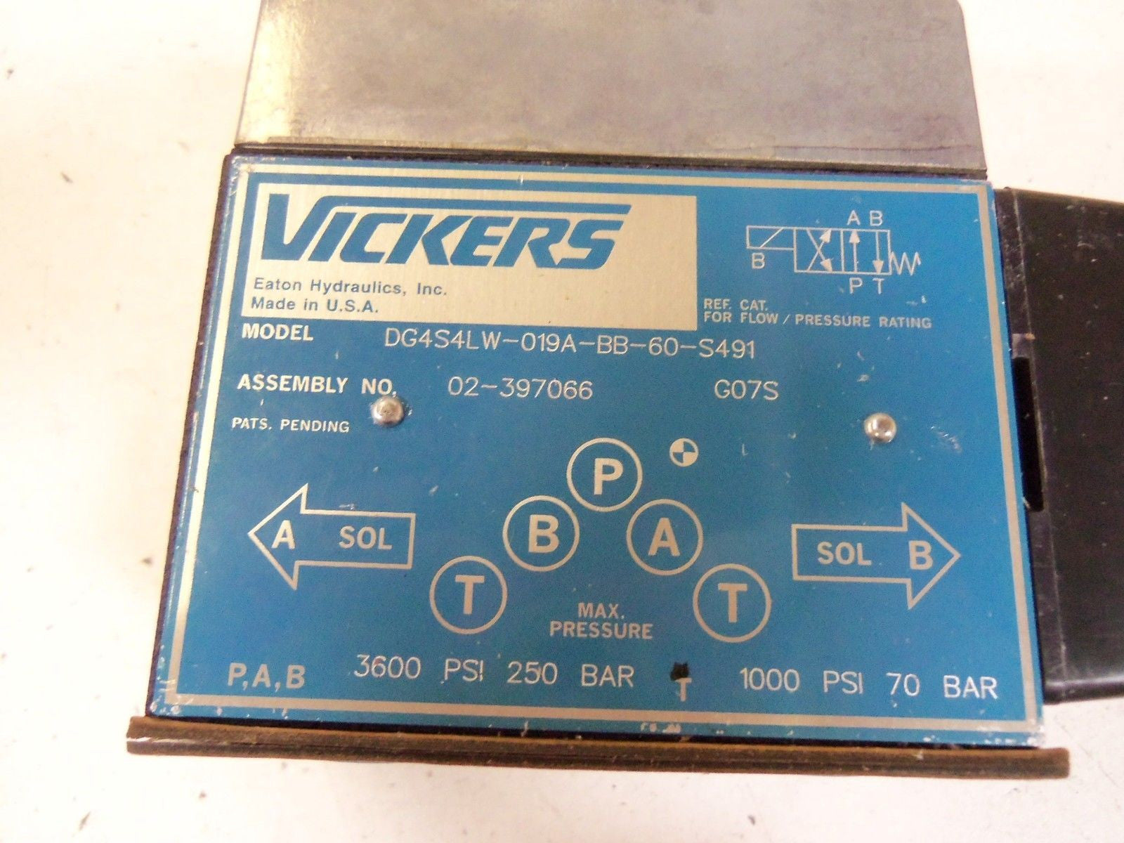 VICKERS DG4S4LW-019A-BB-60-S491  *NEW NO BOX*