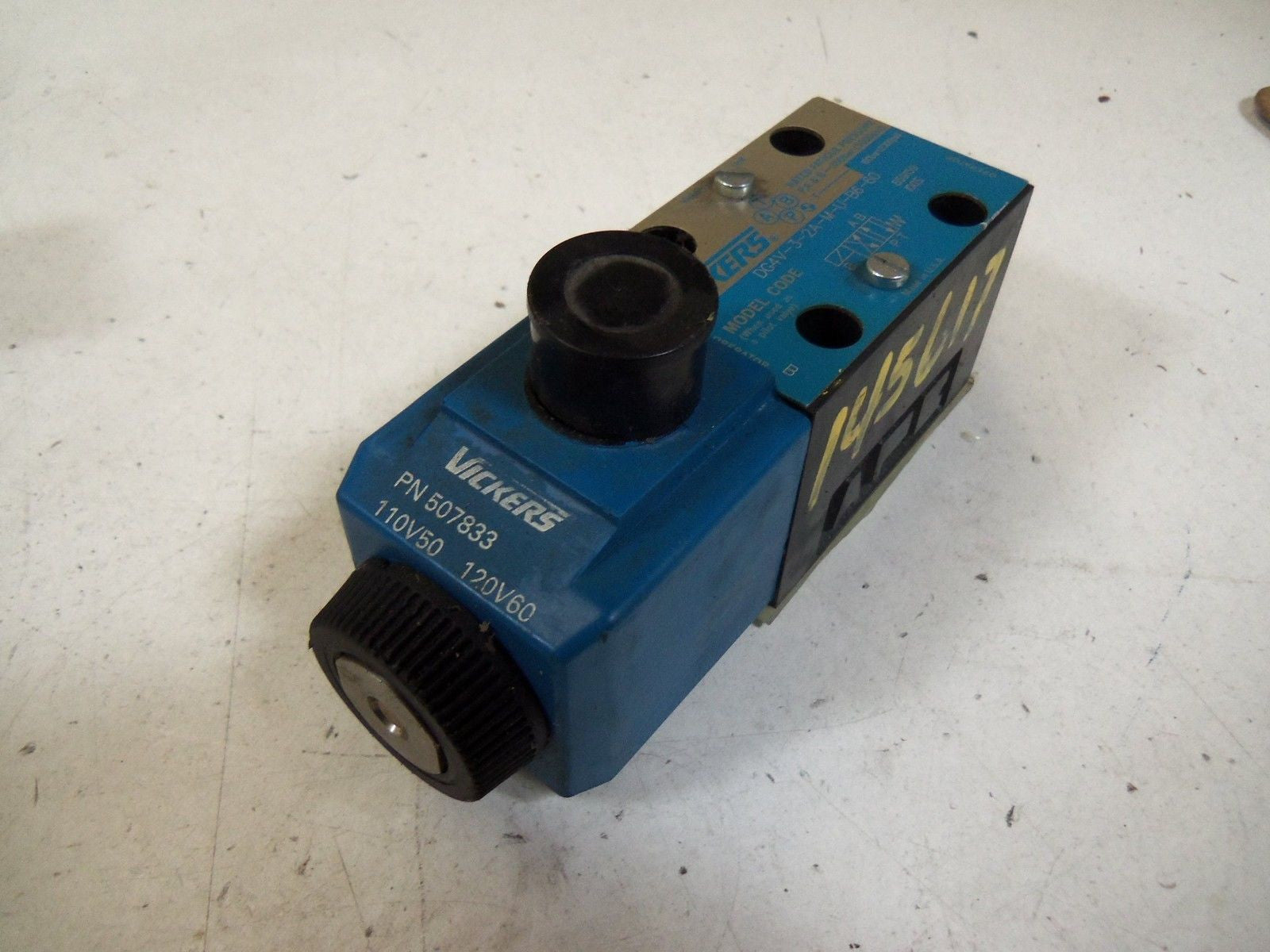 VICKERS DG4V-3-2A-M-U-B6-60 *USED*