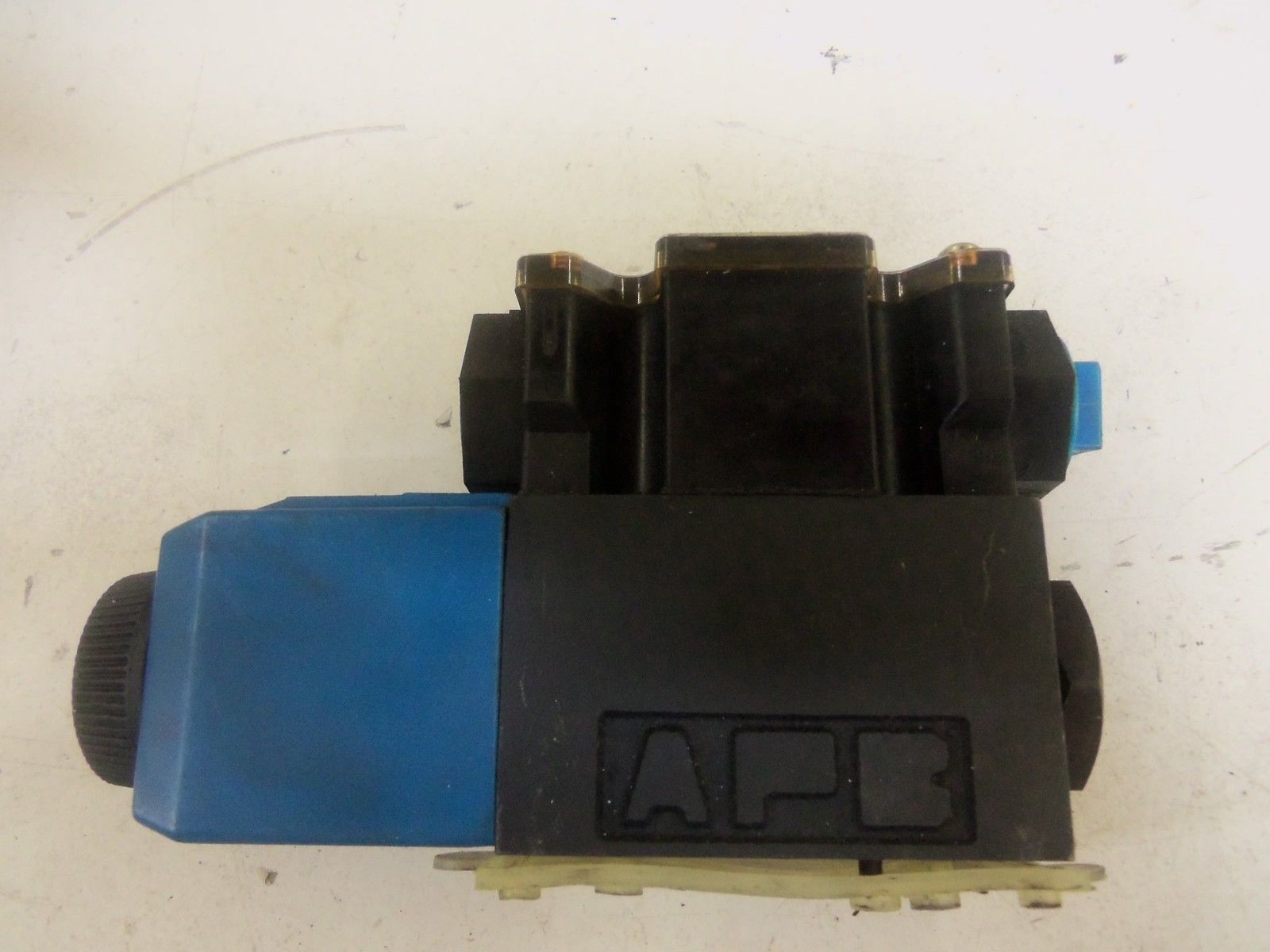 VICKERS DG4V-3-2A-M-FW-B6-60 HYDRAULIC VALVE *NEW NO BOX*