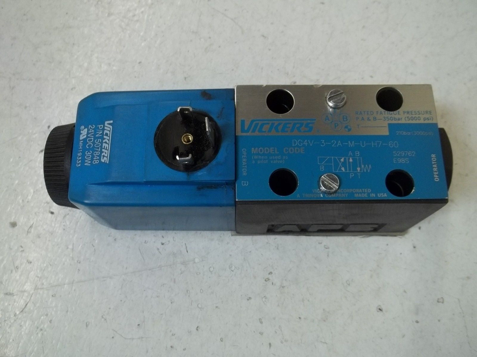 VICKERS DG4V-3-2A-M-U-H7-60 SOLENOID VALVE *NEW NO BOX*