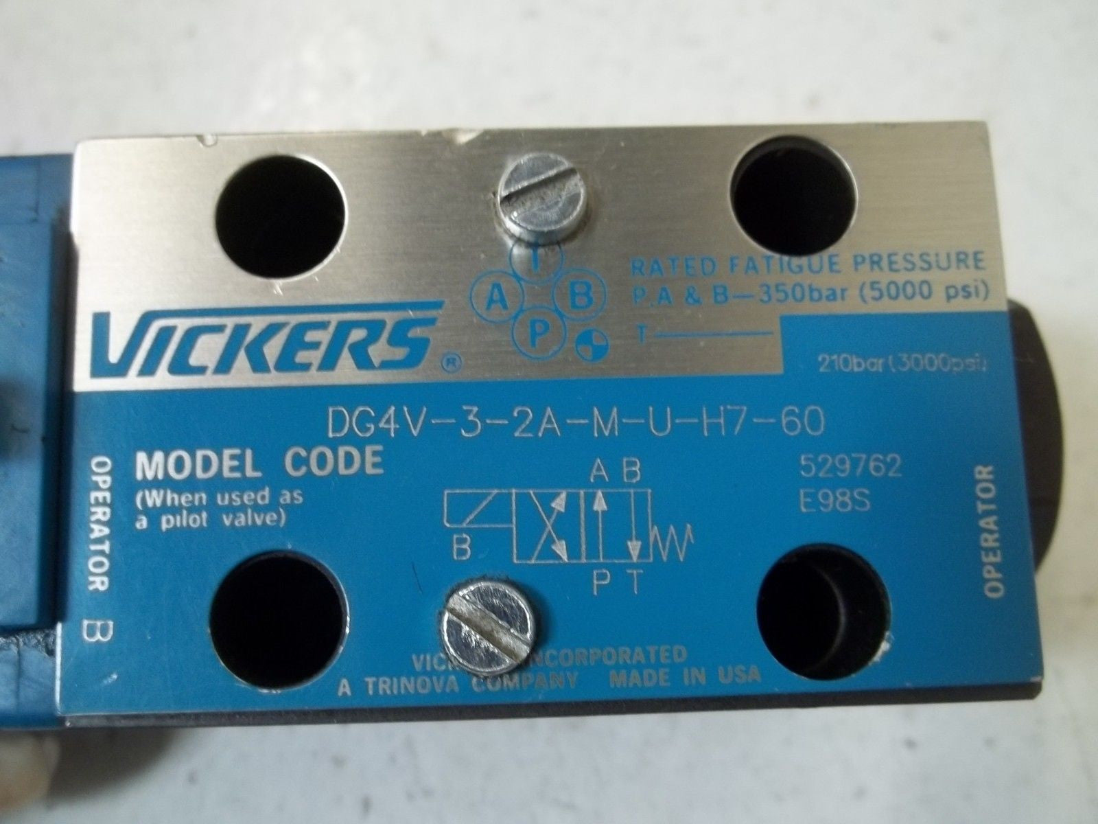 VICKERS DG4V-3-2A-M-U-H7-60 SOLENOID VALVE *NEW NO BOX*