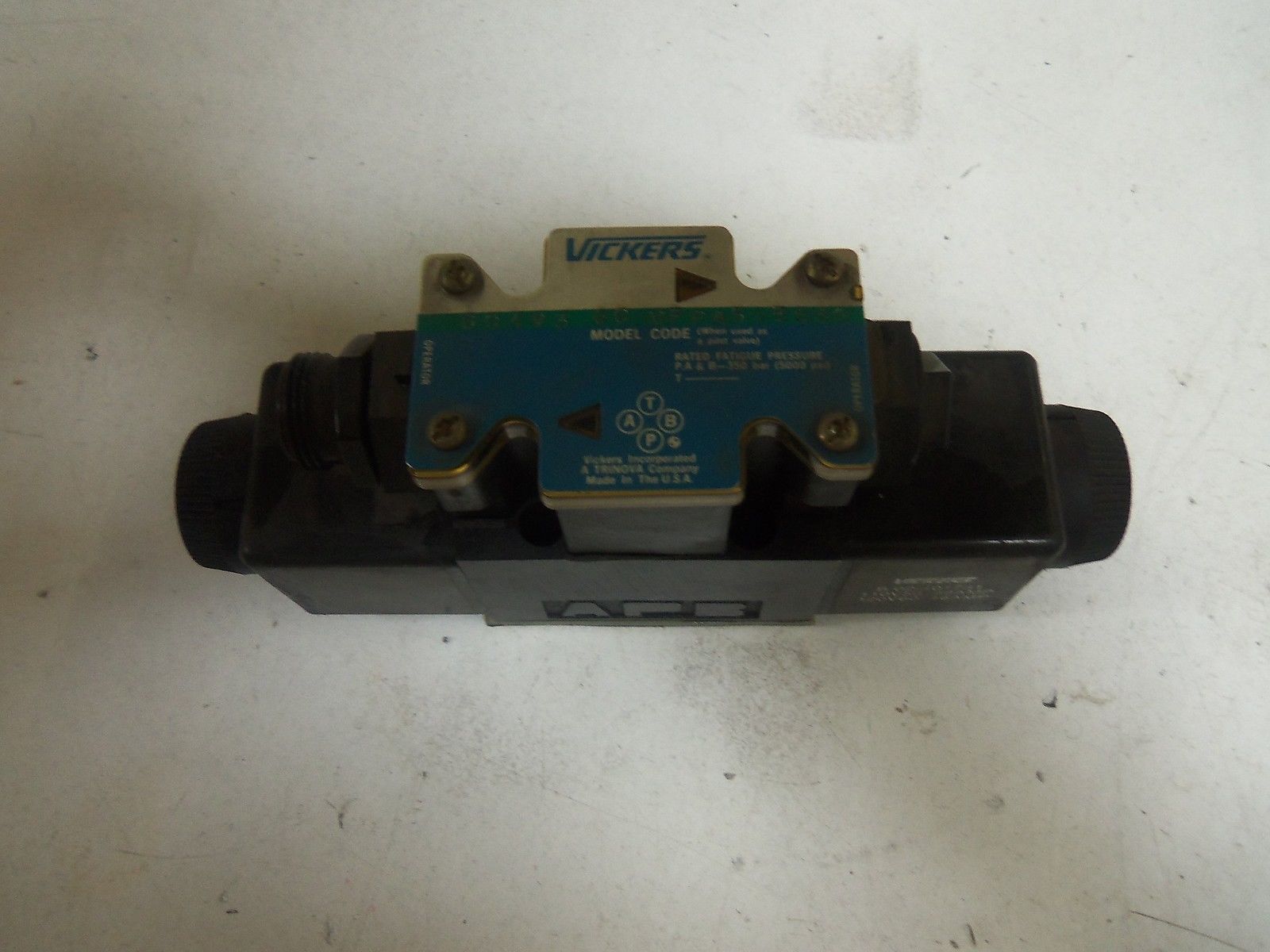 VICKERS DG4V-3-6C-M-FPA5W-B560 *USED*
