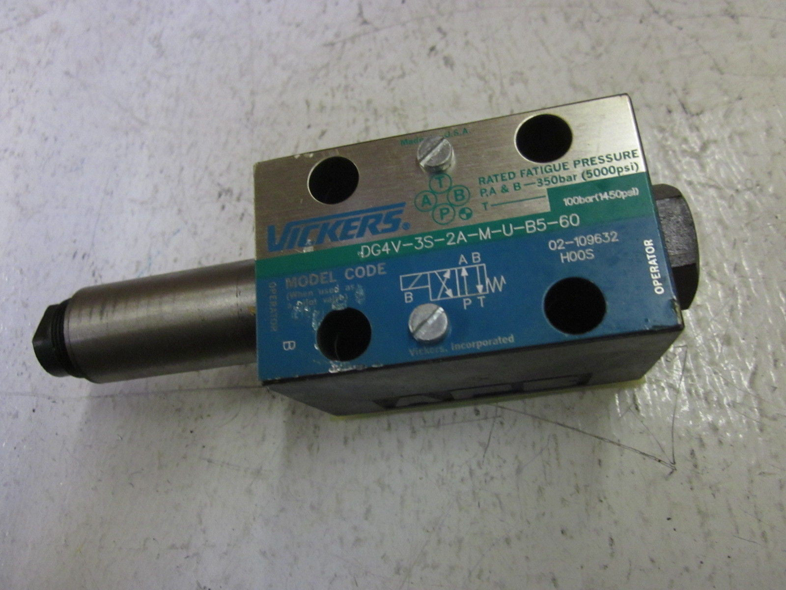 VICKERS DG4V-3S-2A-M-U-B5-60 DIRECTIONAL VALVE *USED* (AS PICTURED)