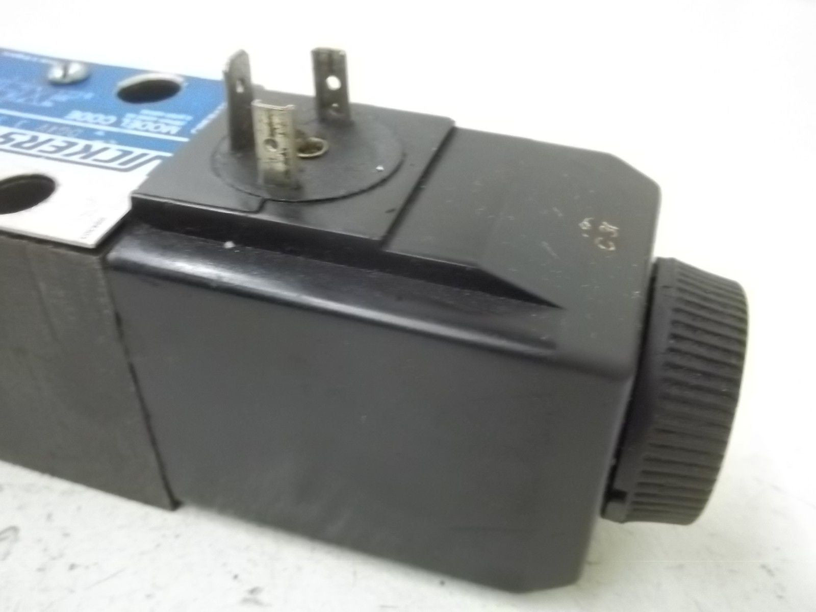 VICKERS DG4V333CMUH760 SOLENOID VALVE *USED*