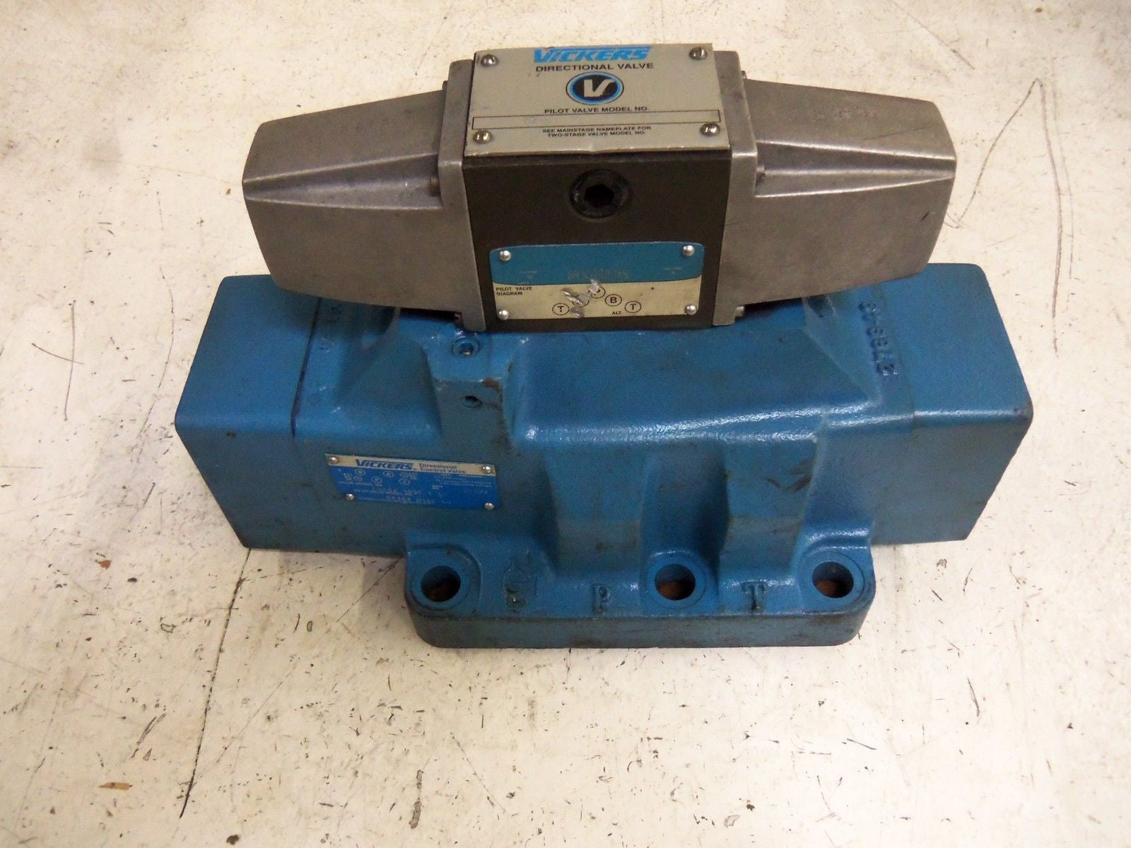 VICKERS DG5S4-103C-T-50 VALVE *USED*