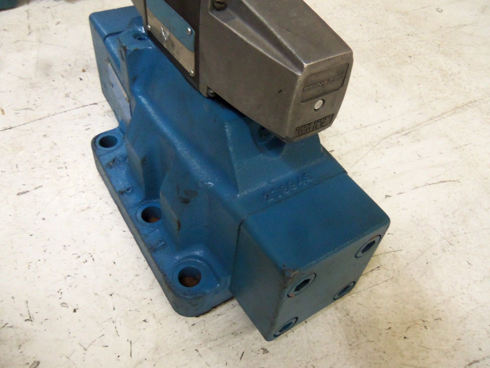 VICKERS DG5S4-103C-T-50 VALVE *USED*