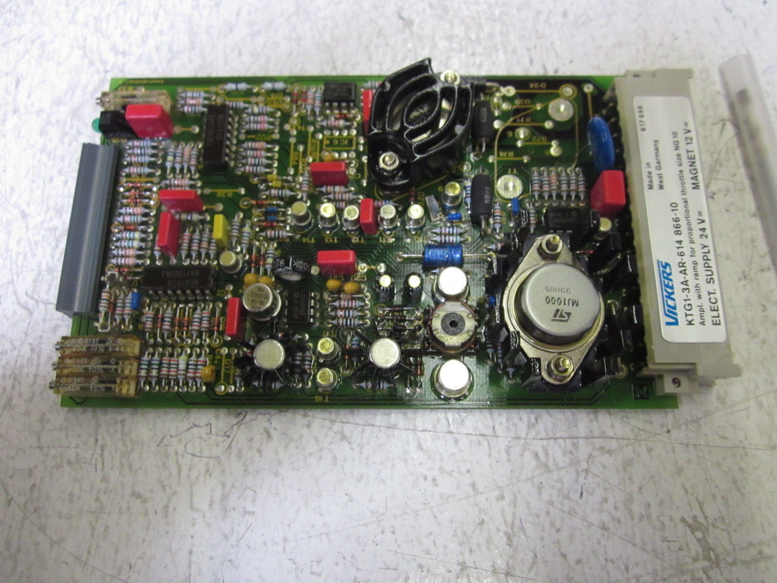 VICKERS KTG1-3A-AR-614 866-10 BOARD 24V *USED*
