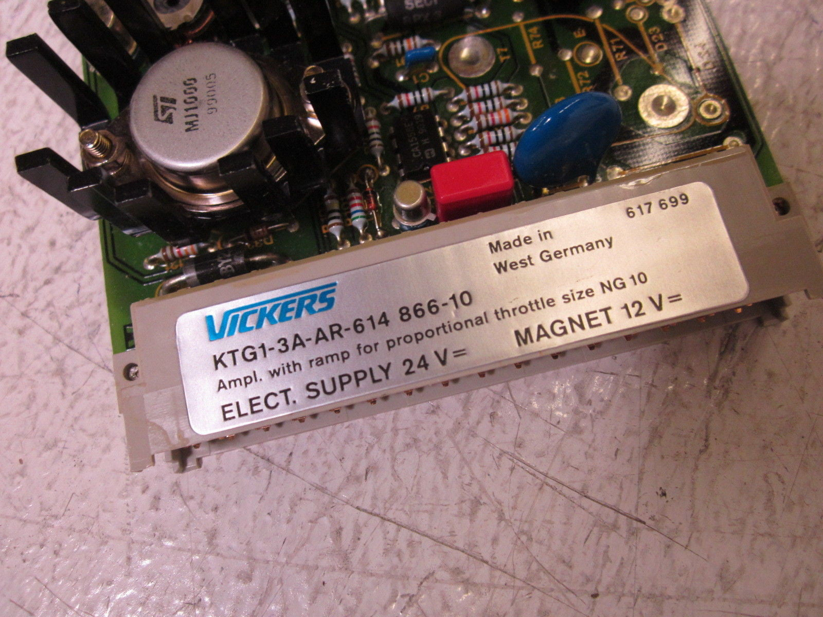 VICKERS KTG1-3A-AR-614 866-10 BOARD 24V *USED*