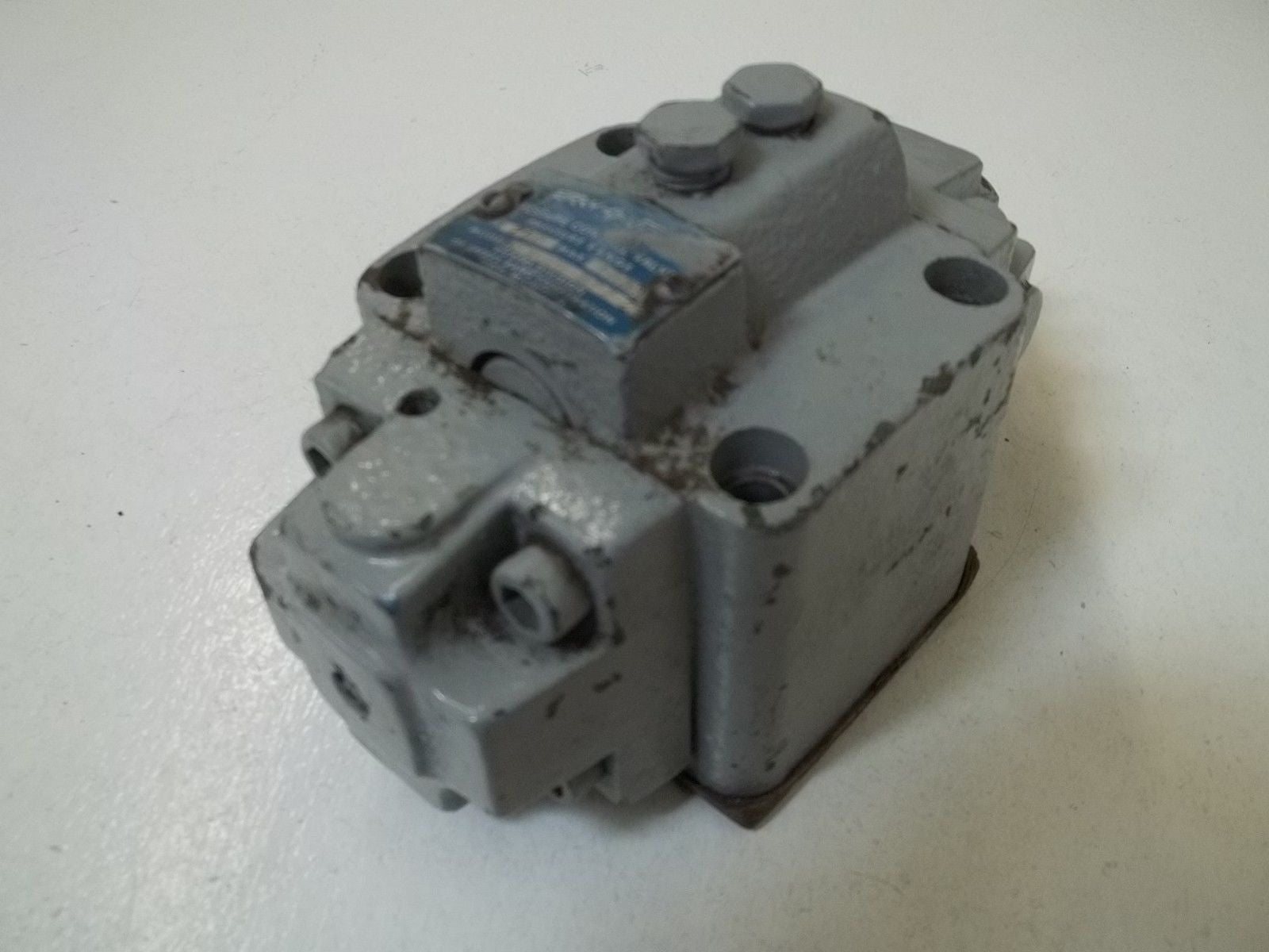 VICKERS RCG-06-DP2-23 PRESSURE FELIEF VALVE *USED*