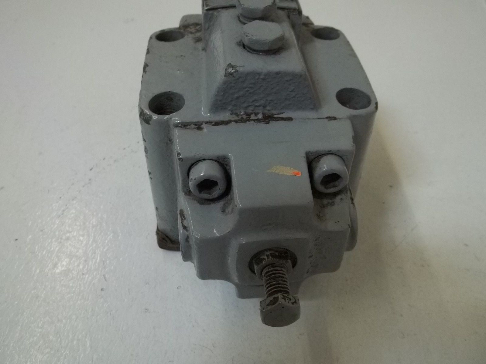 VICKERS RCG-06-DP2-23 PRESSURE FELIEF VALVE *USED*