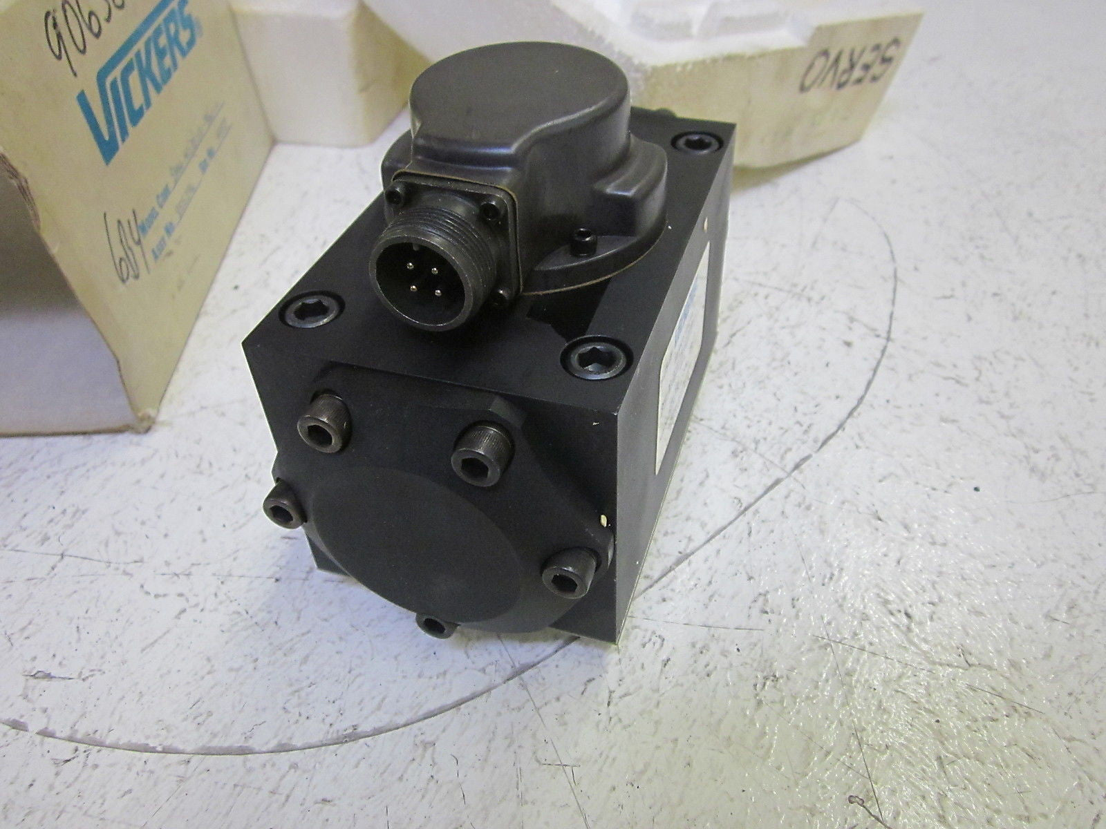 VICKERS SM4-40(30)113-30/100-10 *USED*