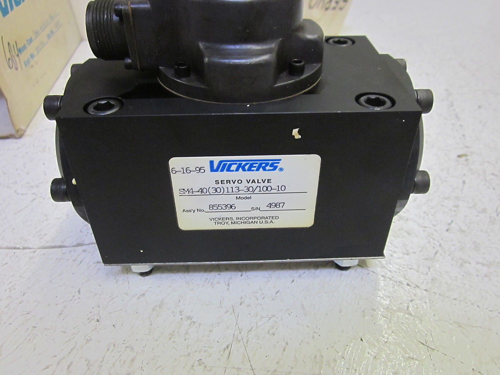 VICKERS SM4-40(30)113-30/100-10 *USED*