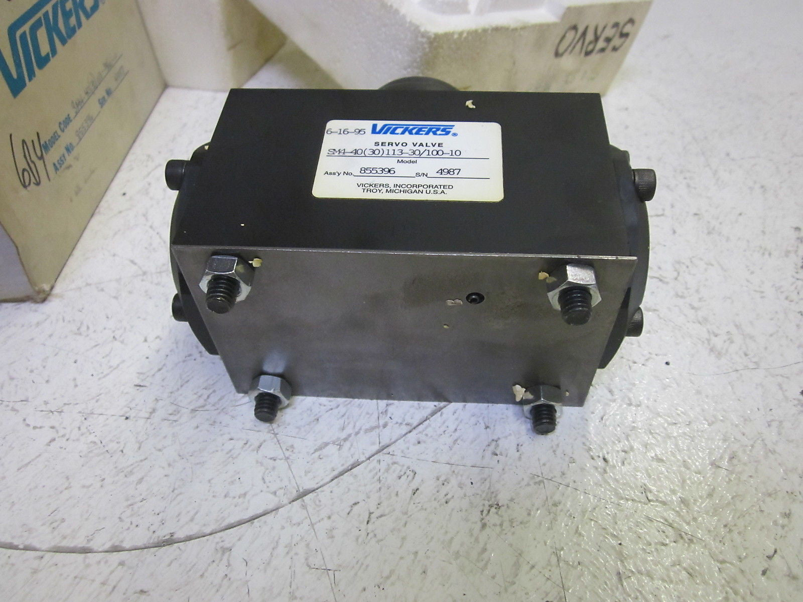 VICKERS SM4-40(30)113-30/100-10 *USED*