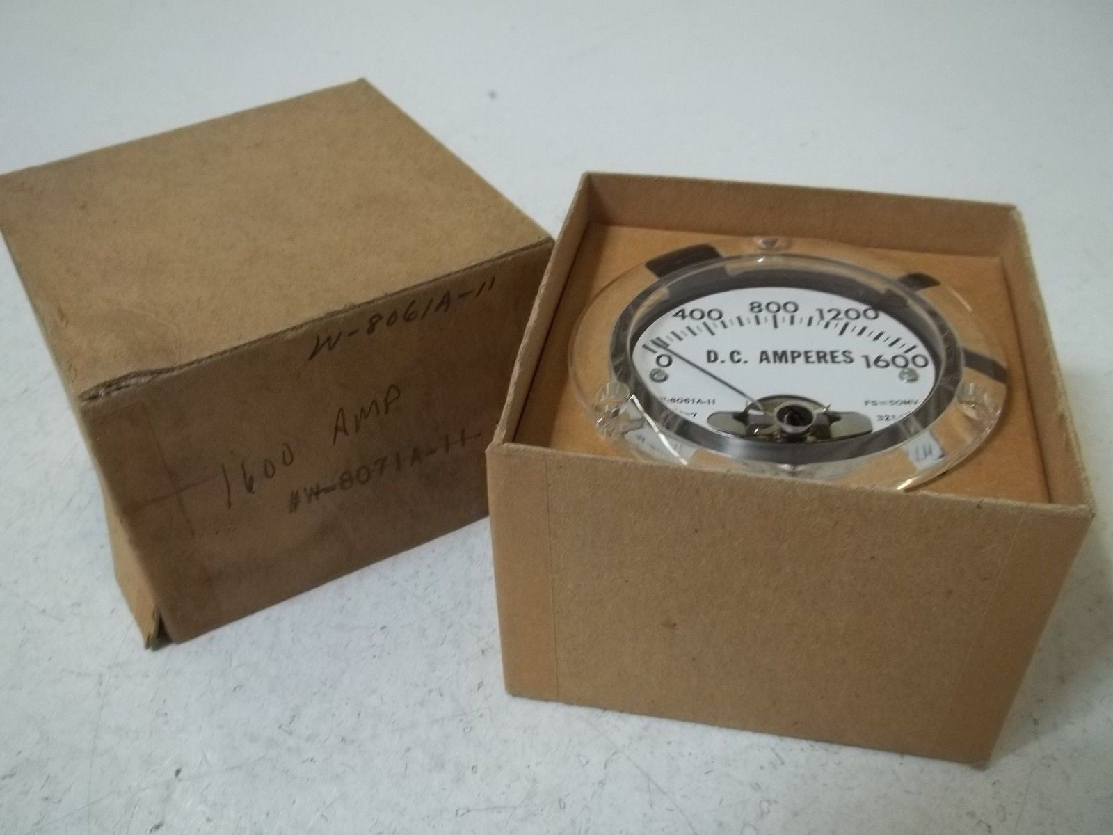 W-8061A-11 D.C. AMPERES 0-1600 *NEW IN BOX*