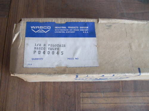 WABCO PD40045 1/2 D PILOTAIR VALVE *NEW IN BOX*