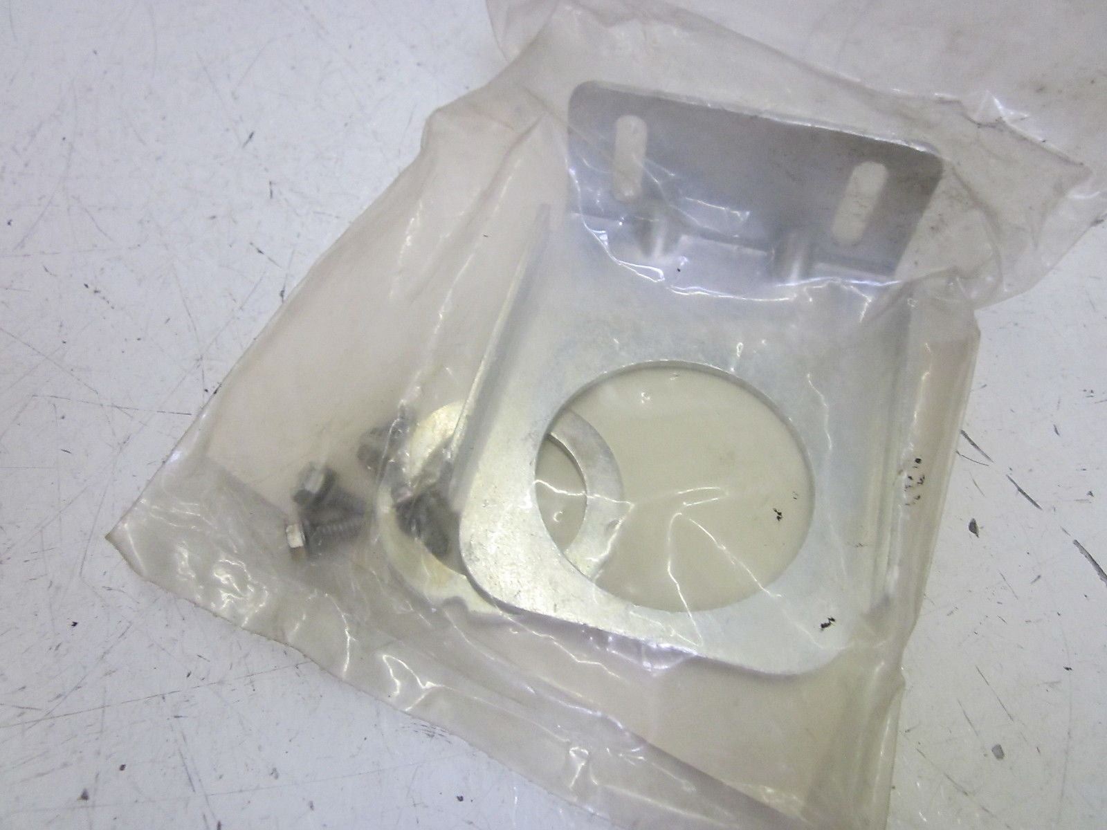 WARNER ELECTRIC 7430-448-001 MOUNTING BRACKET *NEW IN A FACTORY BAG*