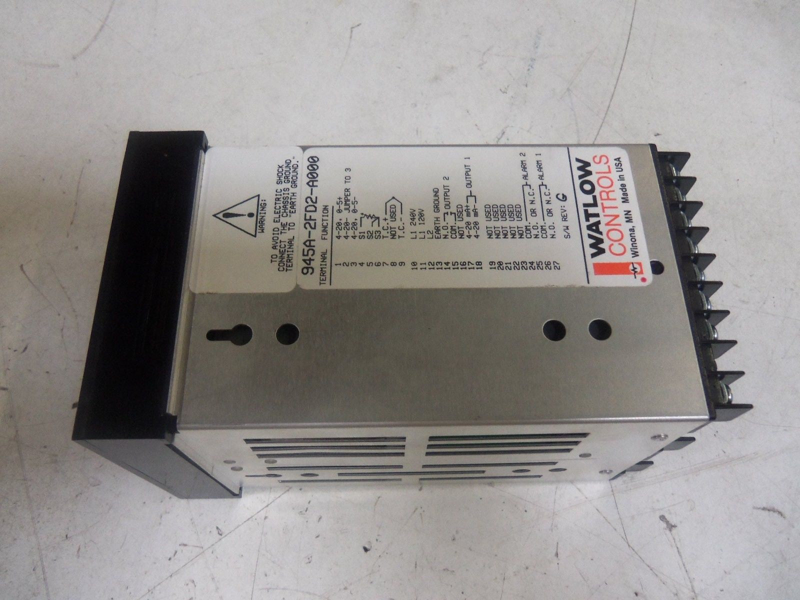 WATLOW CONTROLS 945A-2FD2-A000 TEMPERATURE CONTROLLER *NEW NO BOX*