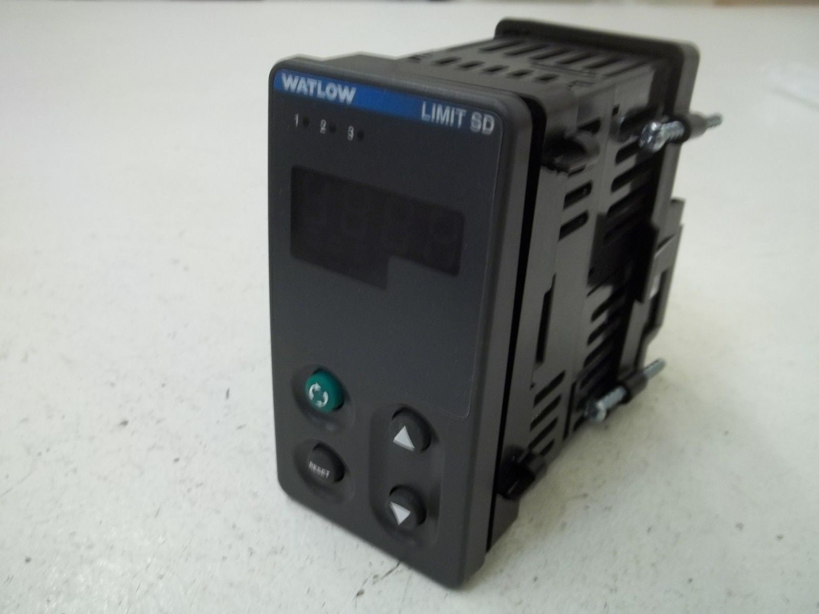 WATLOW SD8L-HJAE-AARG TEMPERATURE CONTROLLER *USED*