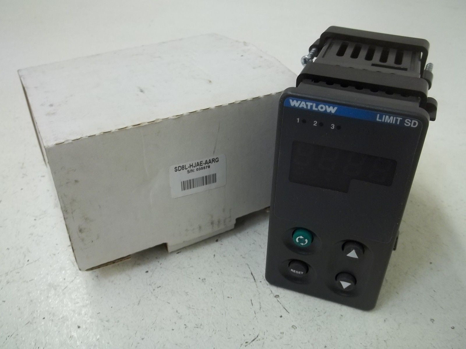 WATLOW SD8L-HJAE-AARG TEMPERATURE CONTROLLER *USED*
