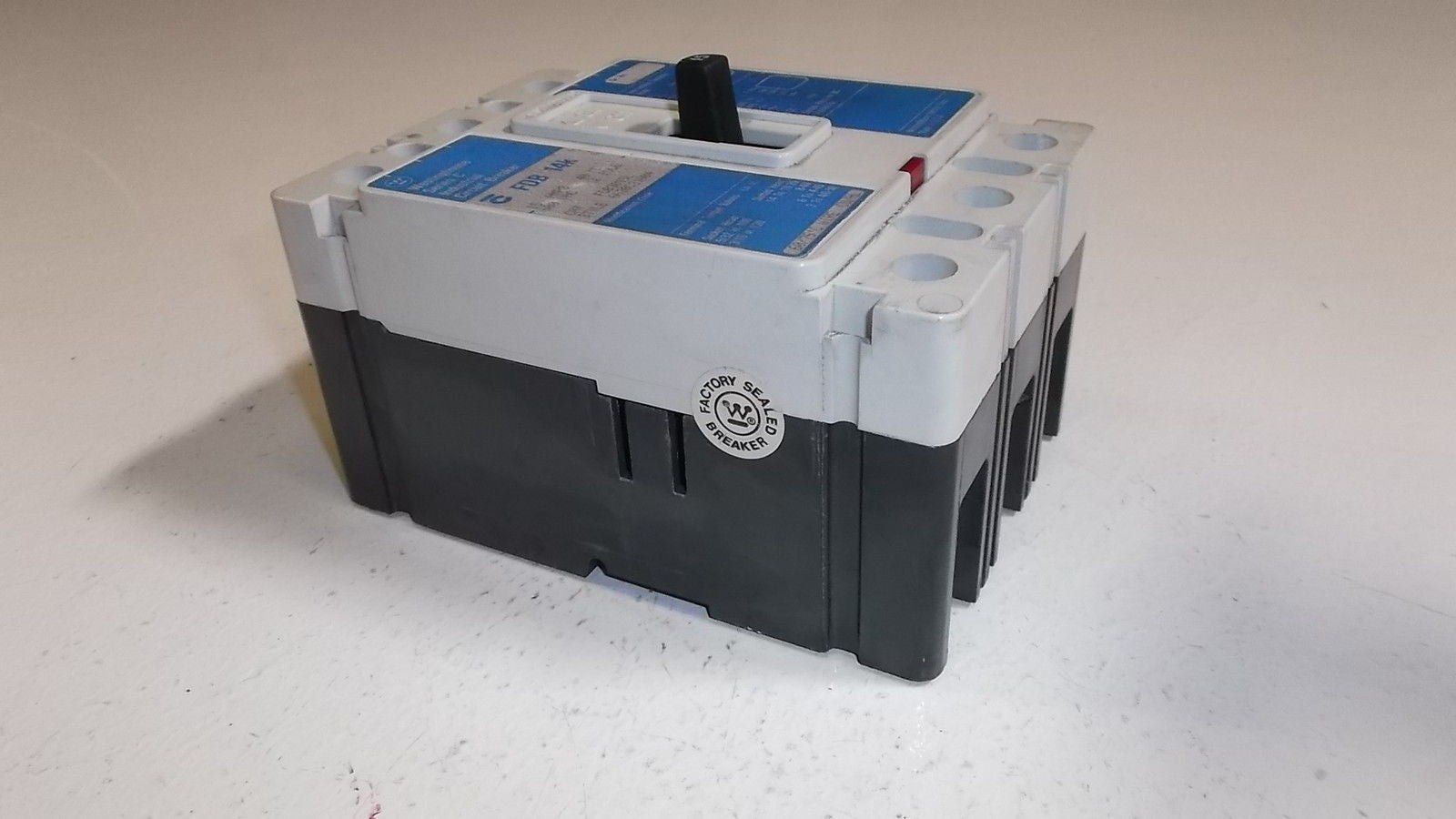 WESTINGHOUSE CIRCUIT BREAKER FDB3015L *NEW IN BOX*