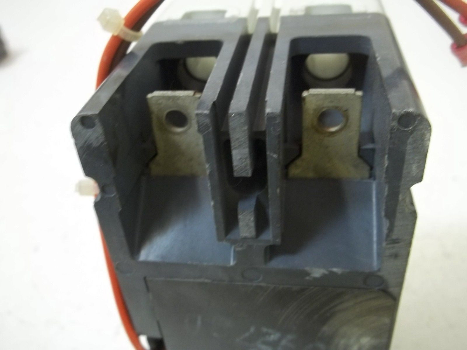 WESTINGHOUSE EHD2100 CIRCUIT BREAKER w/ UVR *USED*