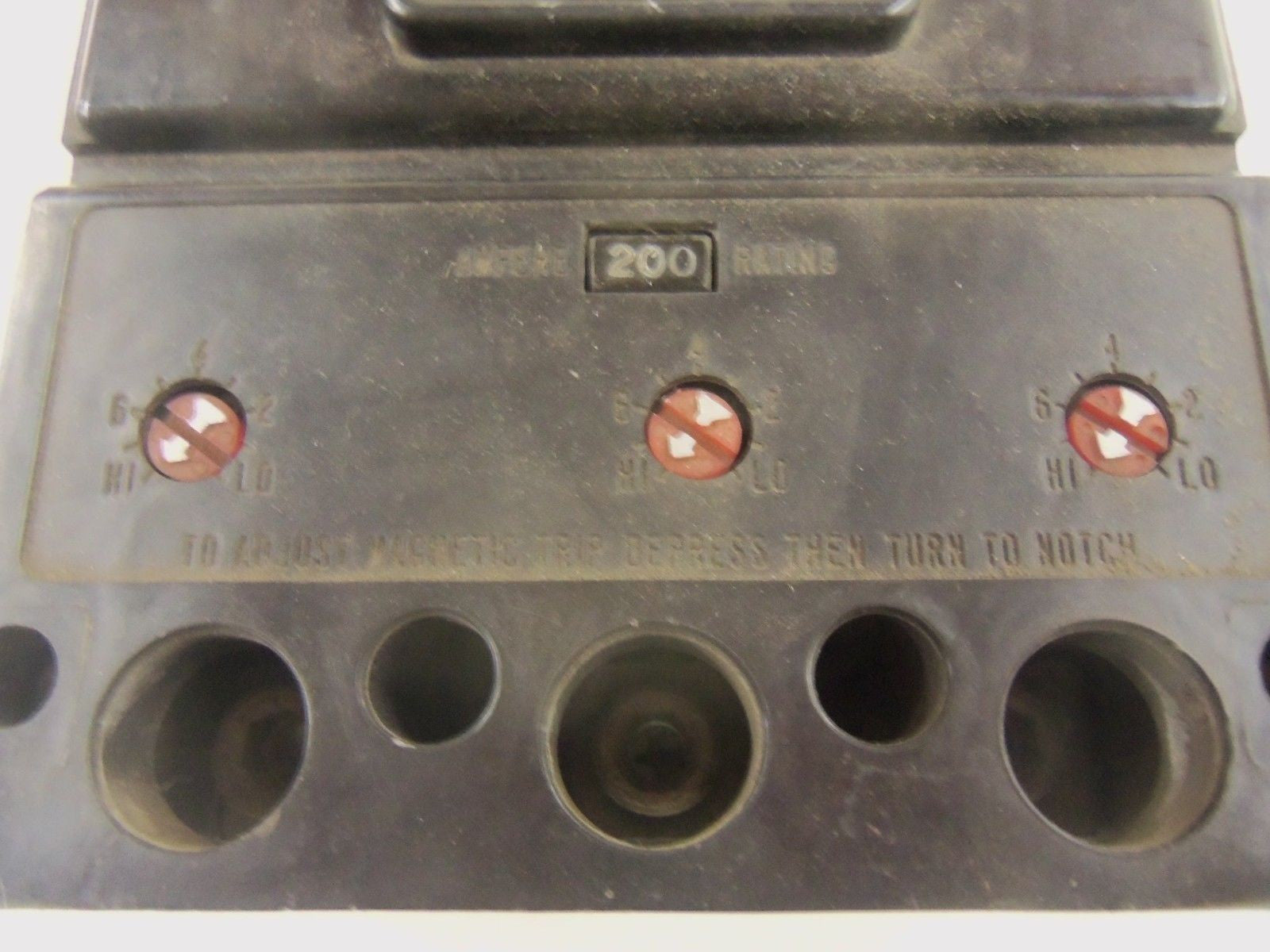 WESTINGHOUSE KA3200 CIRCUT BREAKER 200A (AS PICTURED) *USED*