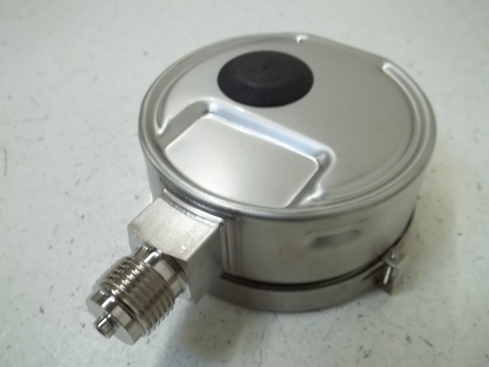 WIKA 233.50.100 PRESSURE GAUGE 10 bar 0140 PSI *NEW IN BOX* MRO