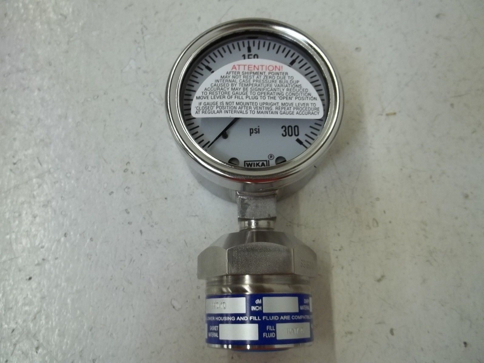 WIKA 9251669-0003 TYPE 233.30 2.5 RANGE 300PSI GAUGE *NEW IN BOX*
