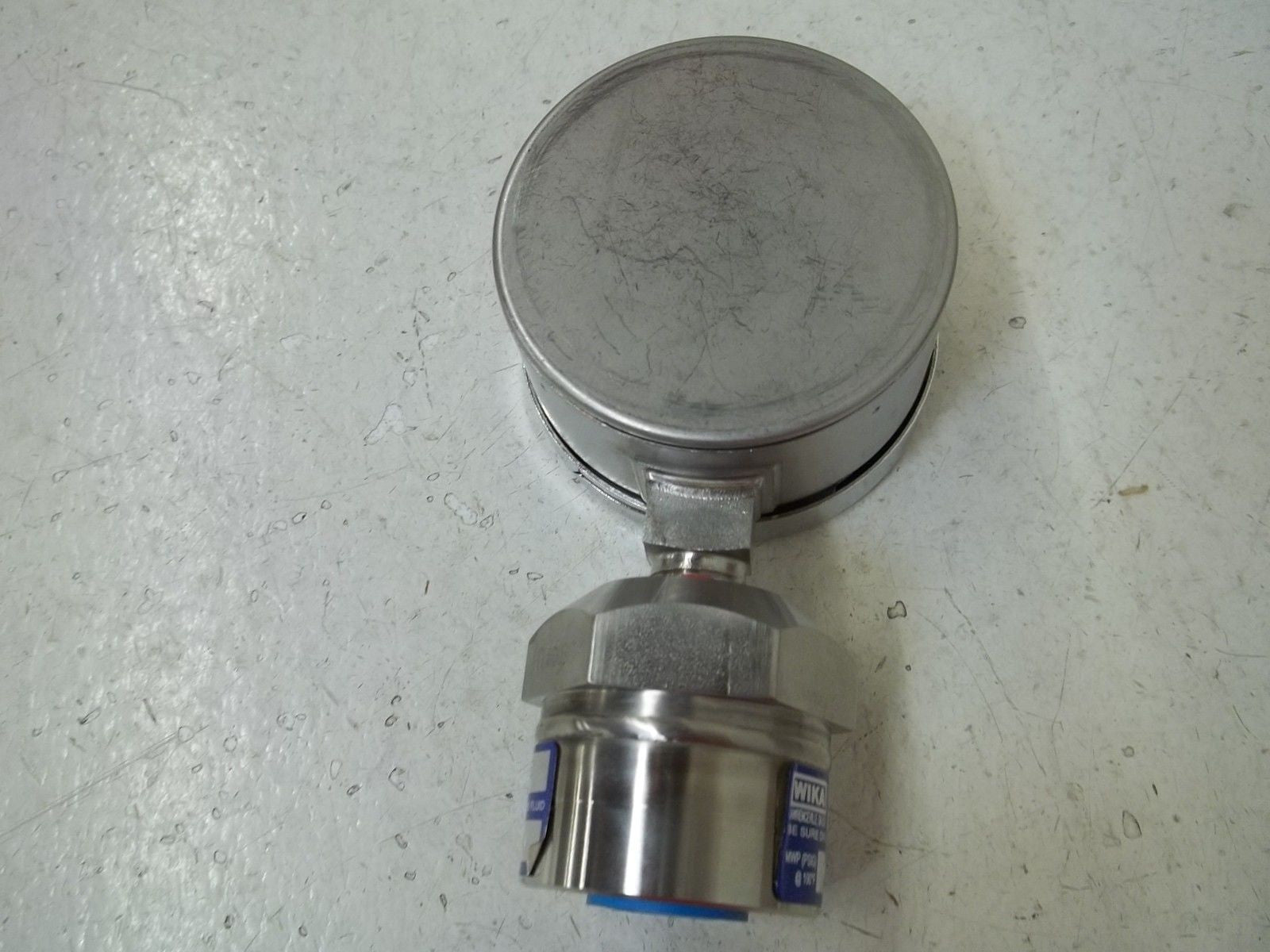 WIKA 9251669-0003 TYPE 233.30 2.5 RANGE 300PSI GAUGE *NEW IN BOX*