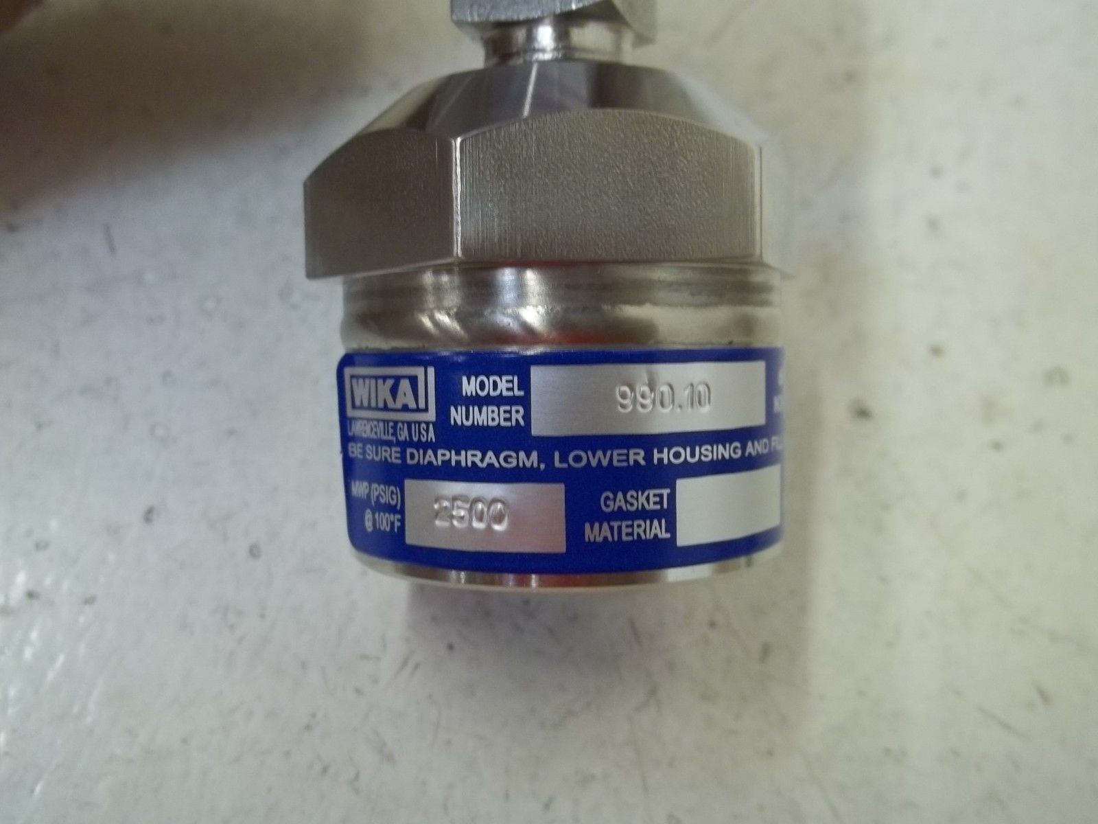 WIKA 9251669-0003 TYPE 233.30 2.5 RANGE 300PSI GAUGE *NEW IN BOX*