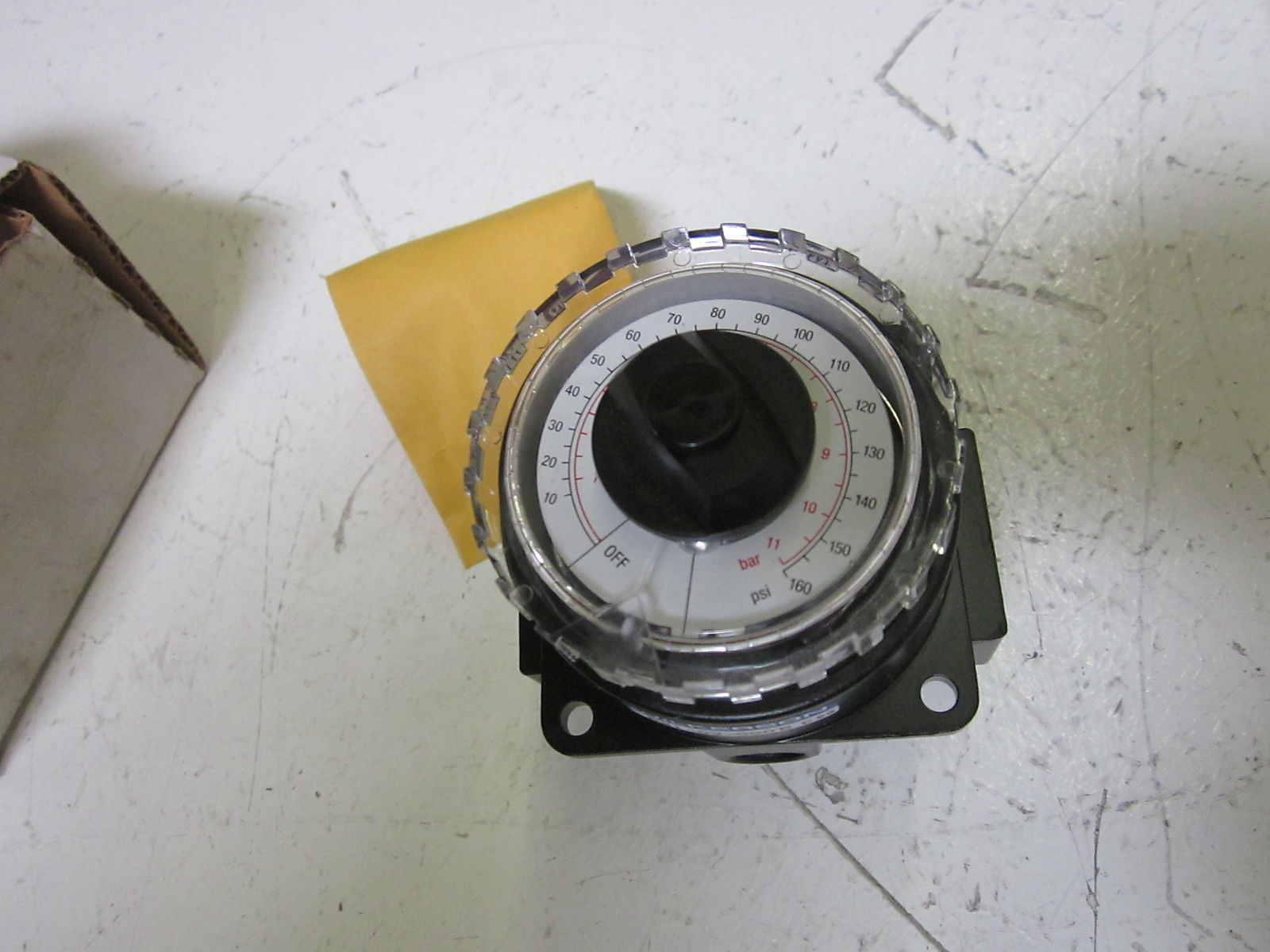 WILKERSON R21-03-000 DIAL AIR REGULATOR *NEW IN BOX*